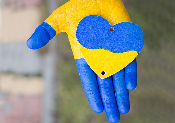 Ukraine_HeartInHand_HERO